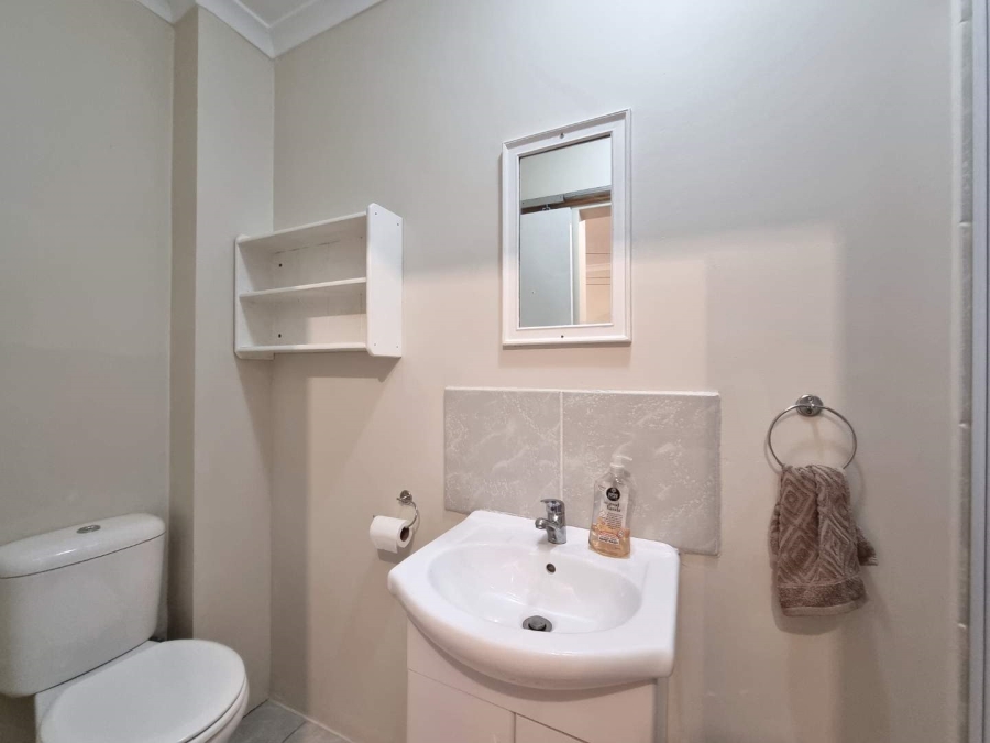 5 Bedroom Property for Sale in Chanteclair Western Cape